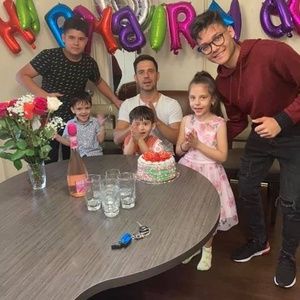 Meet your Posher, Desenezurli